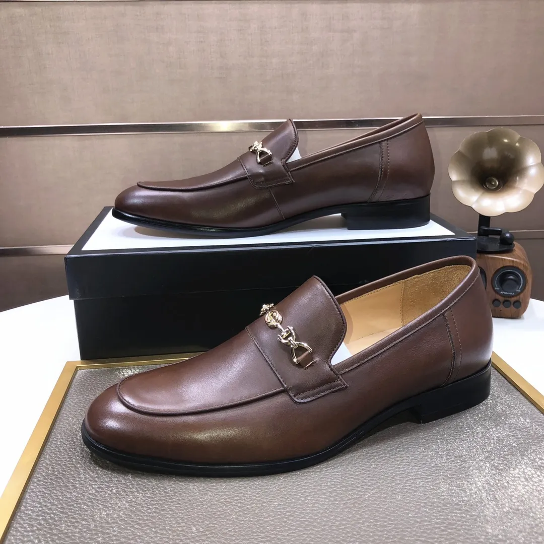 Men's shoes💰500💰Italy's top luxury men's shoe giant (GUCCI) (Gucci) (full cowhide lining) new arrival🍃Original European style🔰 Pleasant to the eye😍In order to make the shoes more durable and non-deformable🌀The production continues to follow traditional methods but there is still no lack of innovation💪Choose original sheepskin for the leather♻️ Smooth and natural And extra bright ⭐Made of imported cowhide, the first choice of rich people 38-45 (45 customized)